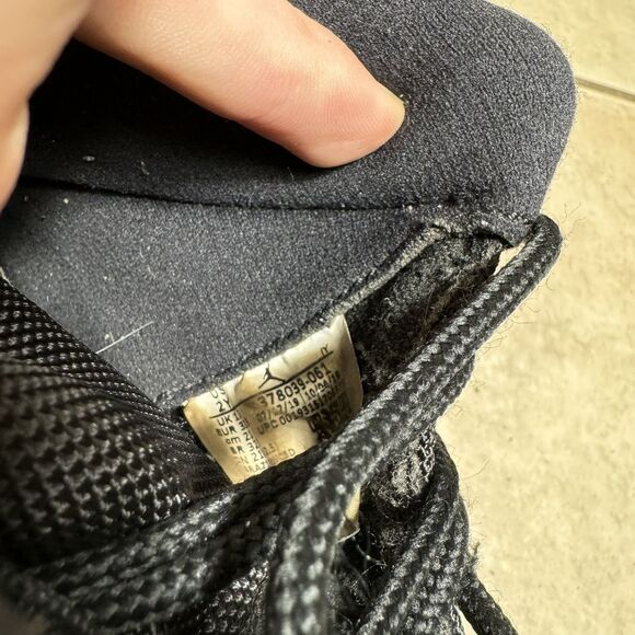 NICE Nike Air Jordan 11 Retro Bred Youth Size 2Y 2019 Black Red 378039-061 - Picture 5 of 8